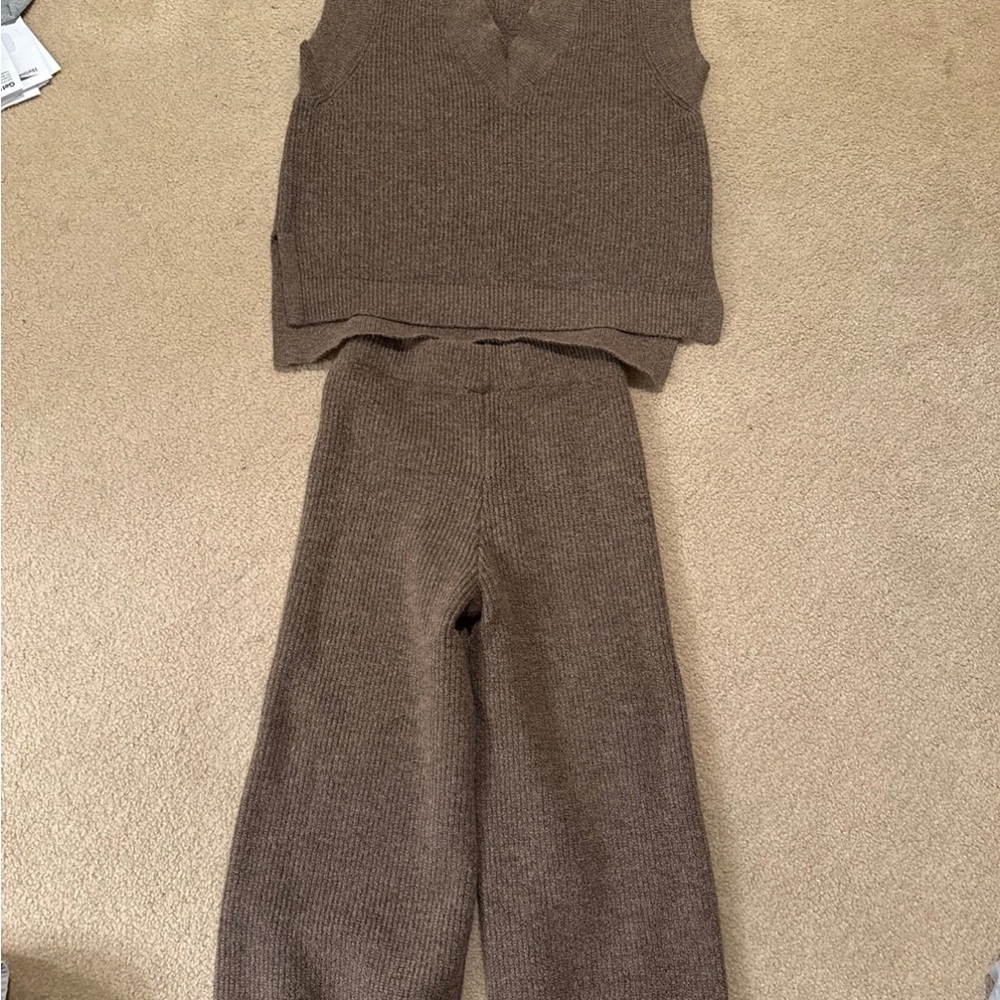 Women's V-Neck Sweater Vest - Brown